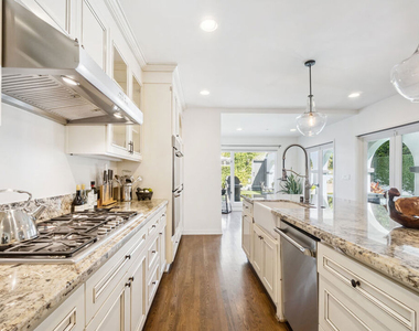 956 S Longwood Avenue - Photo Thumbnail 15
