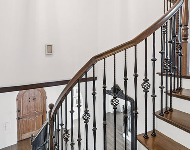 956 S Longwood Avenue - Photo Thumbnail 22