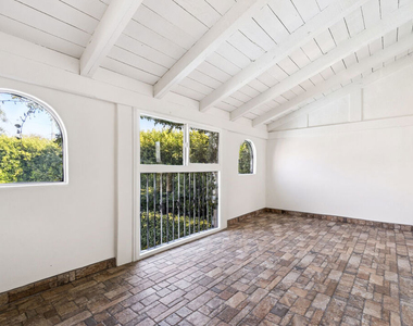 956 S Longwood Avenue - Photo Thumbnail 32