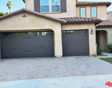 17032 Cantlay Street - Photo Thumbnail 3