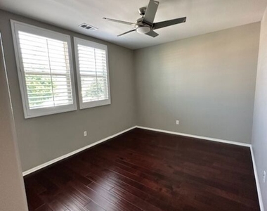 17032 Cantlay Street - Photo Thumbnail 10