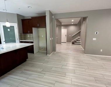 17032 Cantlay Street - Photo Thumbnail 23