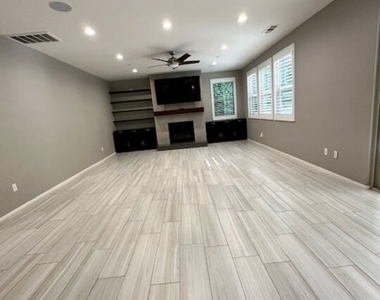 17032 Cantlay Street - Photo Thumbnail 26