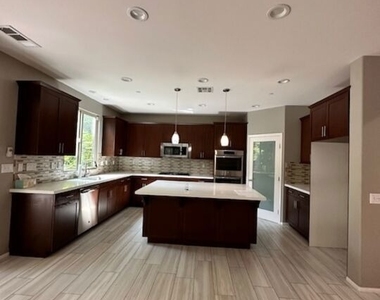 17032 Cantlay Street - Photo Thumbnail 25