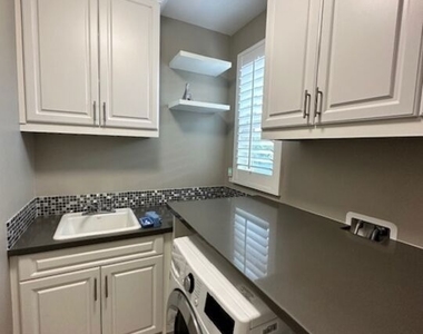 17032 Cantlay Street - Photo Thumbnail 18