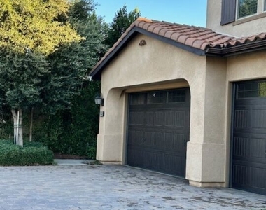 17032 Cantlay Street - Photo Thumbnail 4
