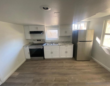 528 N Citrus Ave - Photo Thumbnail 1