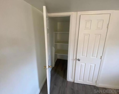 528 N Citrus Ave - Photo Thumbnail 3