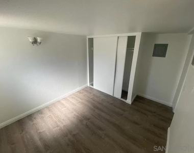 528 N Citrus Ave - Photo Thumbnail 5