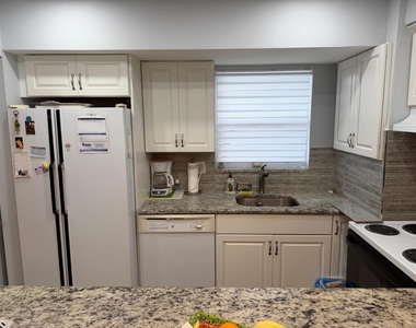 701 Lori Drive - Photo Thumbnail 4