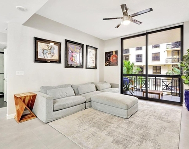 801 S Olive Avenue - Photo Thumbnail 2