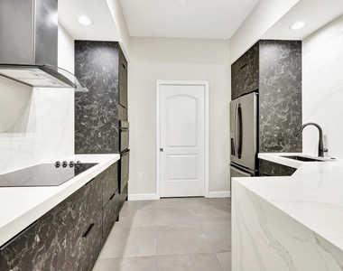 801 S Olive Avenue - Photo Thumbnail 27