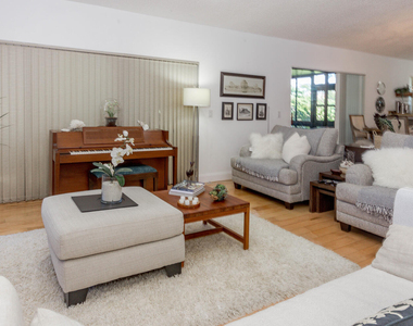 5570 Piping Rock Drive - Photo Thumbnail 11