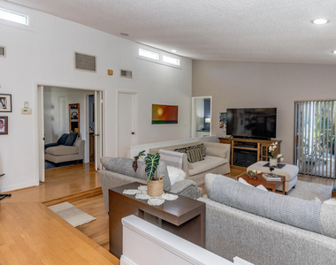 5570 Piping Rock Drive - Photo Thumbnail 8