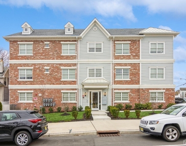 361 Main Street - Photo Thumbnail 2