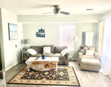 28 Bay Avenue - Photo Thumbnail 3