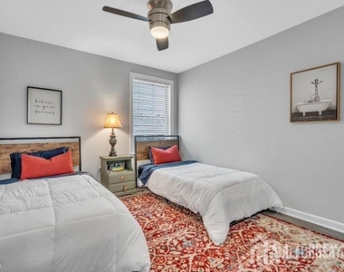28 Bay Avenue - Photo Thumbnail 11