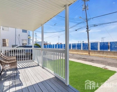 28 Bay Avenue - Photo Thumbnail 13
