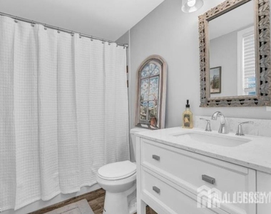 28 Bay Avenue - Photo Thumbnail 9