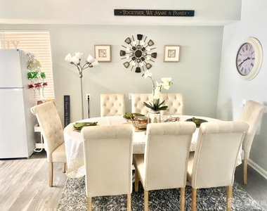 28 Bay Avenue - Photo Thumbnail 2