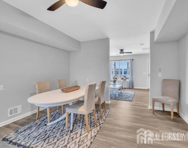 28 Bay Avenue - Photo Thumbnail 7