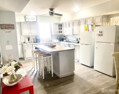 28 Bay Avenue - Photo Thumbnail 1