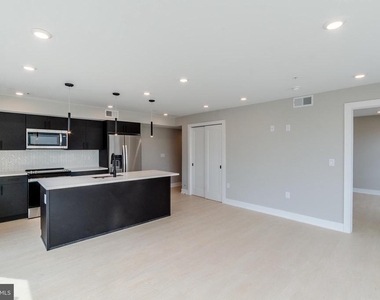 1102 Germantown Avenue - Photo Thumbnail 2