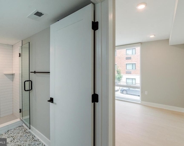 1102 Germantown Avenue - Photo Thumbnail 4