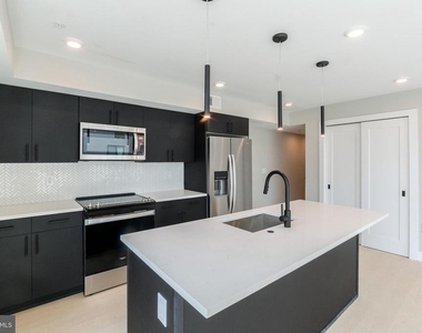1102 Germantown Avenue - Photo Thumbnail 3