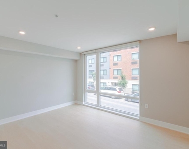 1102 Germantown Avenue - Photo Thumbnail 6