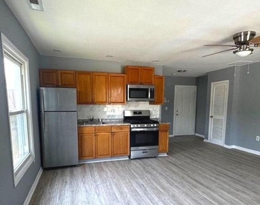 2211 W Tioga Street - Photo Thumbnail 6