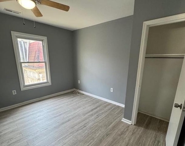 2211 W Tioga Street - Photo Thumbnail 4