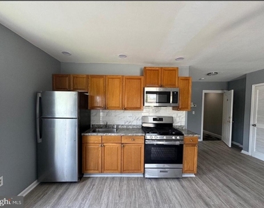 2211 W Tioga Street - Photo Thumbnail 3