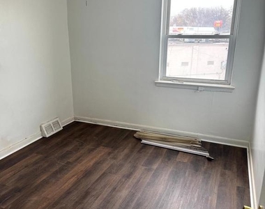 7258 Mansfield Avenue - Photo Thumbnail 2