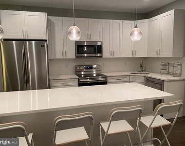 419 N Holly Street - Photo Thumbnail 3