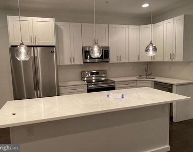 419 N Holly Street - Photo Thumbnail 2