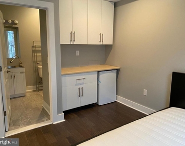 419 N Holly Street - Photo Thumbnail 18