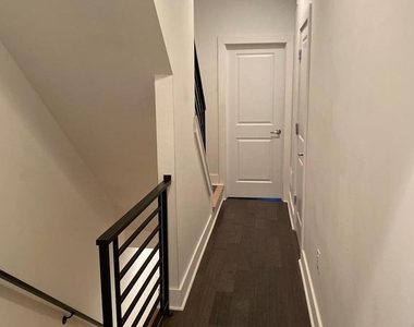 419 N Holly Street - Photo Thumbnail 7