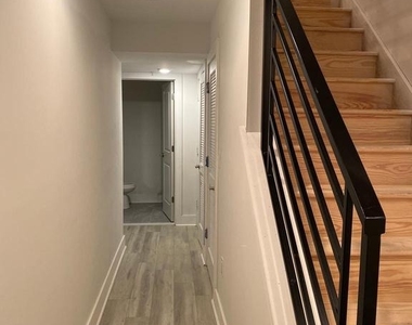 419 N Holly Street - Photo Thumbnail 12