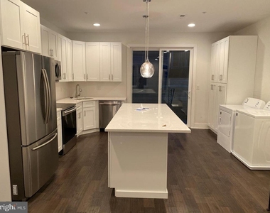 419 N Holly Street - Photo Thumbnail 1