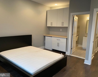 419 N Holly Street - Photo Thumbnail 33