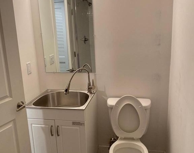 419 N Holly Street - Photo Thumbnail 8