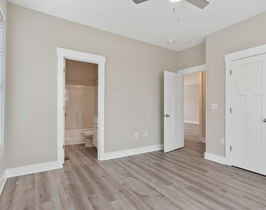 2305 Hill Street - Photo Thumbnail 8
