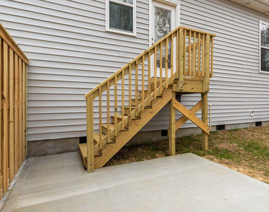 2305 Hill Street - Photo Thumbnail 4