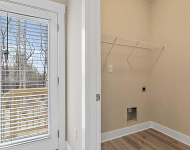 2305 Hill Street - Photo Thumbnail 24