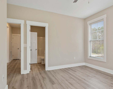 2305 Hill Street - Photo Thumbnail 13