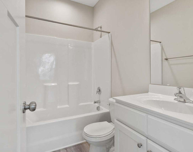 2305 Hill Street - Photo Thumbnail 9