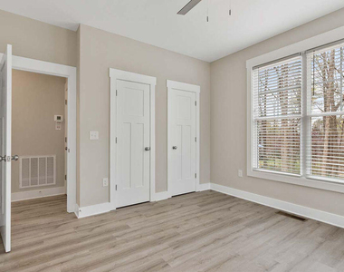 2305 Hill Street - Photo Thumbnail 7