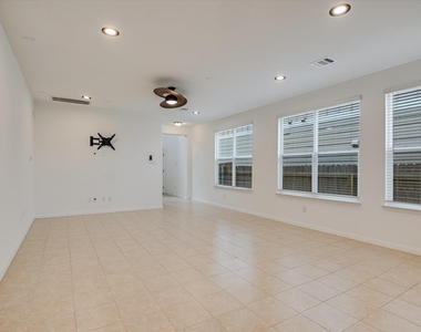 12814 Meachum Ln - Photo Thumbnail 4