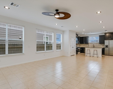 12814 Meachum Ln - Photo Thumbnail 3